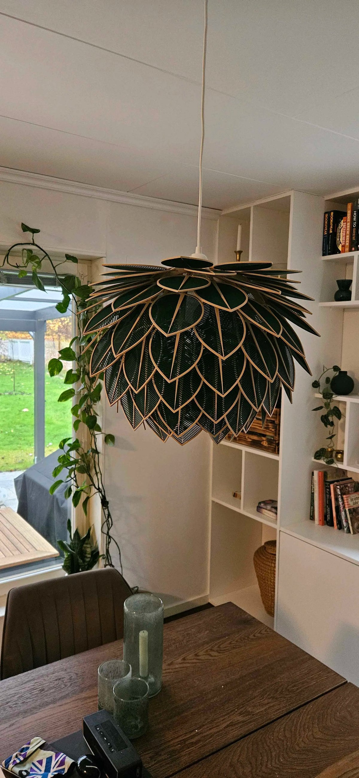 Lush Leaf Lamp
